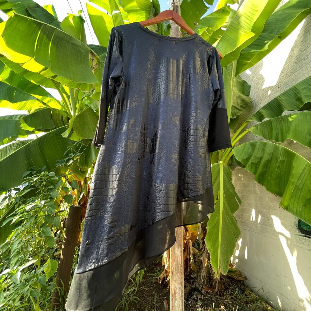 Women's Lior Paris Small V-neck Cold-Shoulder Blue/Black Snakeskin Flowy Tunic - Picture 7 of 16